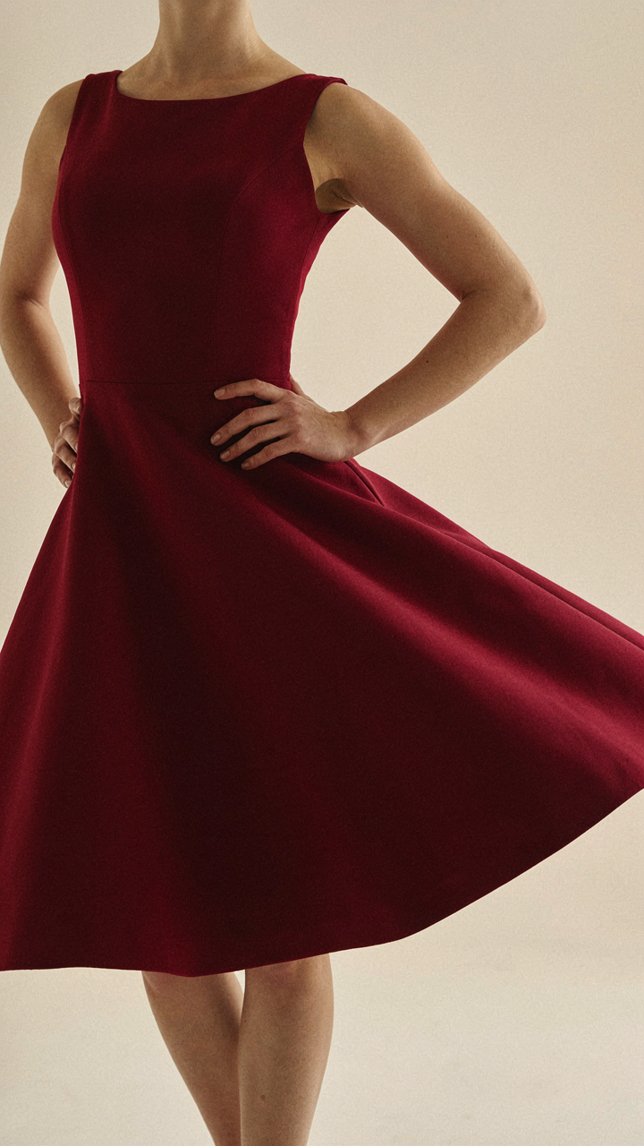Dancer's torso and hips, with a dress anchoring to her center of mass.