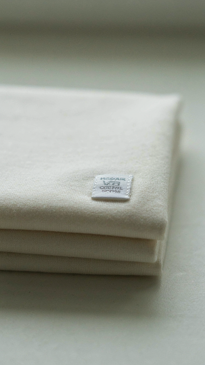 A fabric tag displays 85% polyester, 15% spandex content.