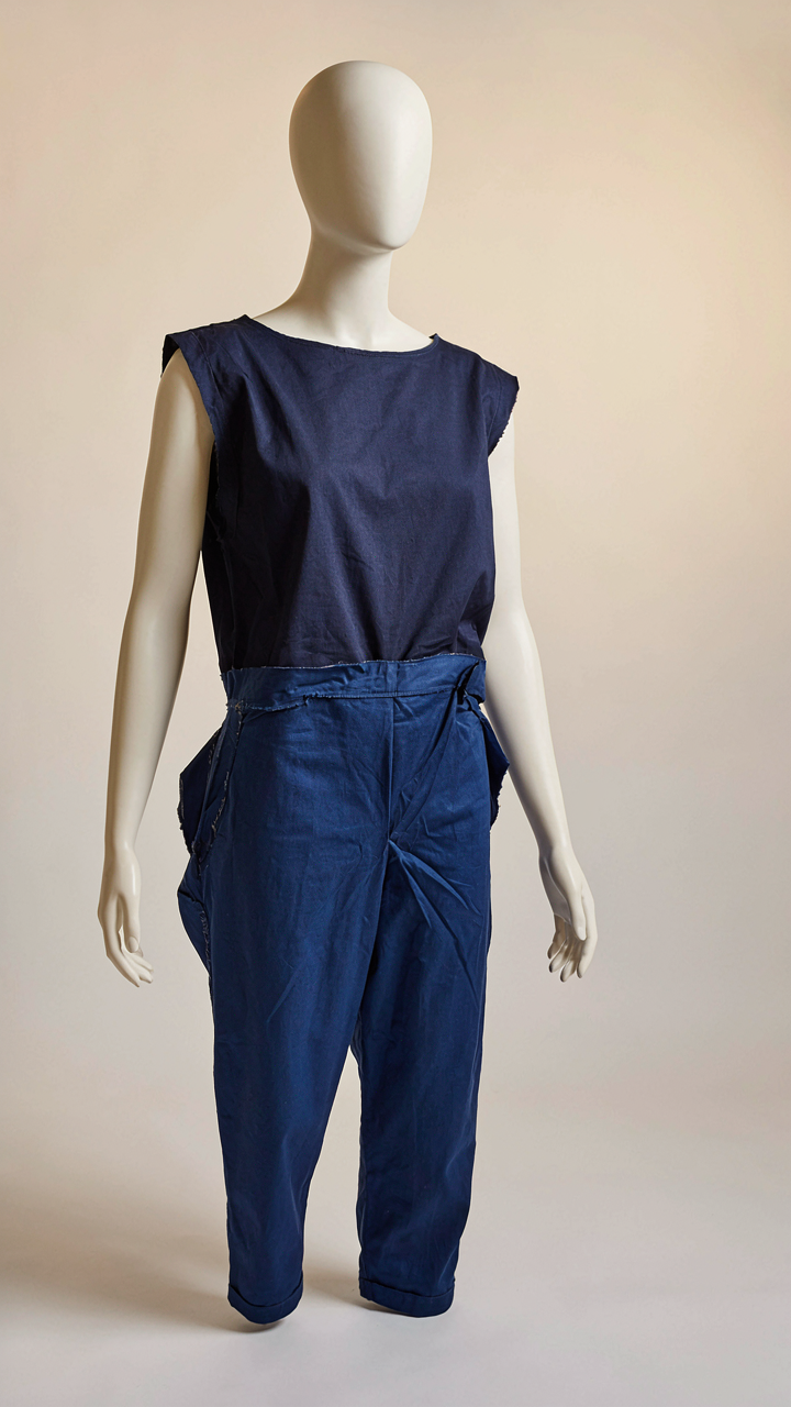 A mannequin shows a poorly fitted jumpsuit with visible tailoring flaws.